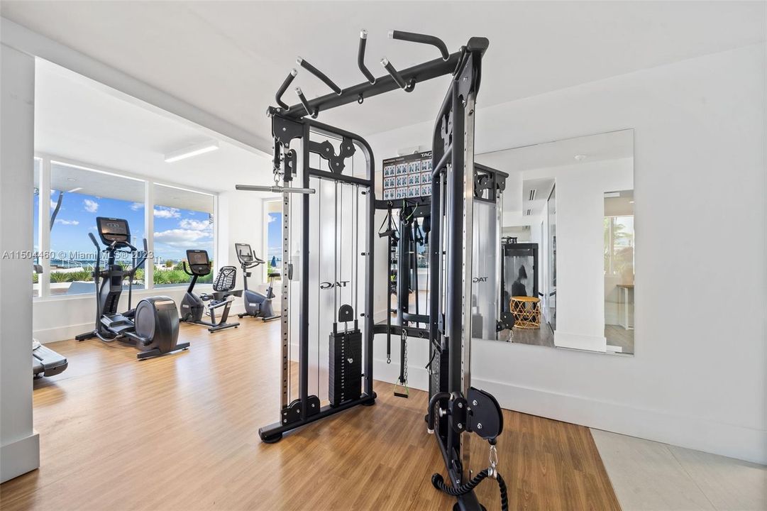 Recently Rented: $3,870 (1 beds, 1 baths, 1036 Square Feet)