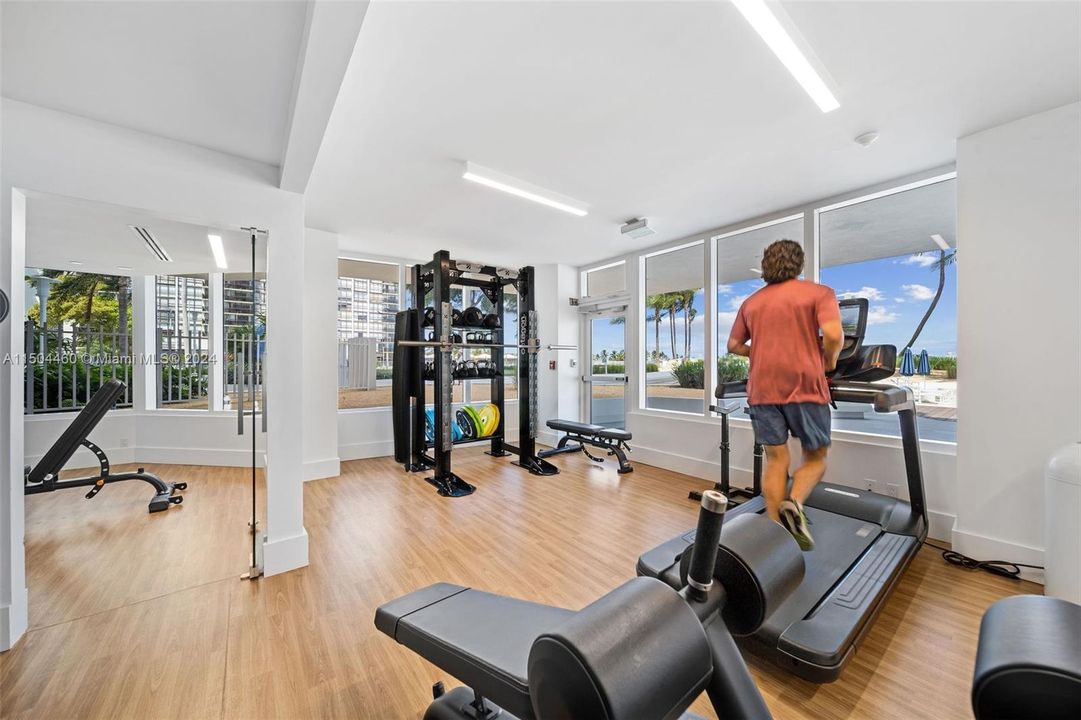 Recently Rented: $3,870 (1 beds, 1 baths, 1036 Square Feet)