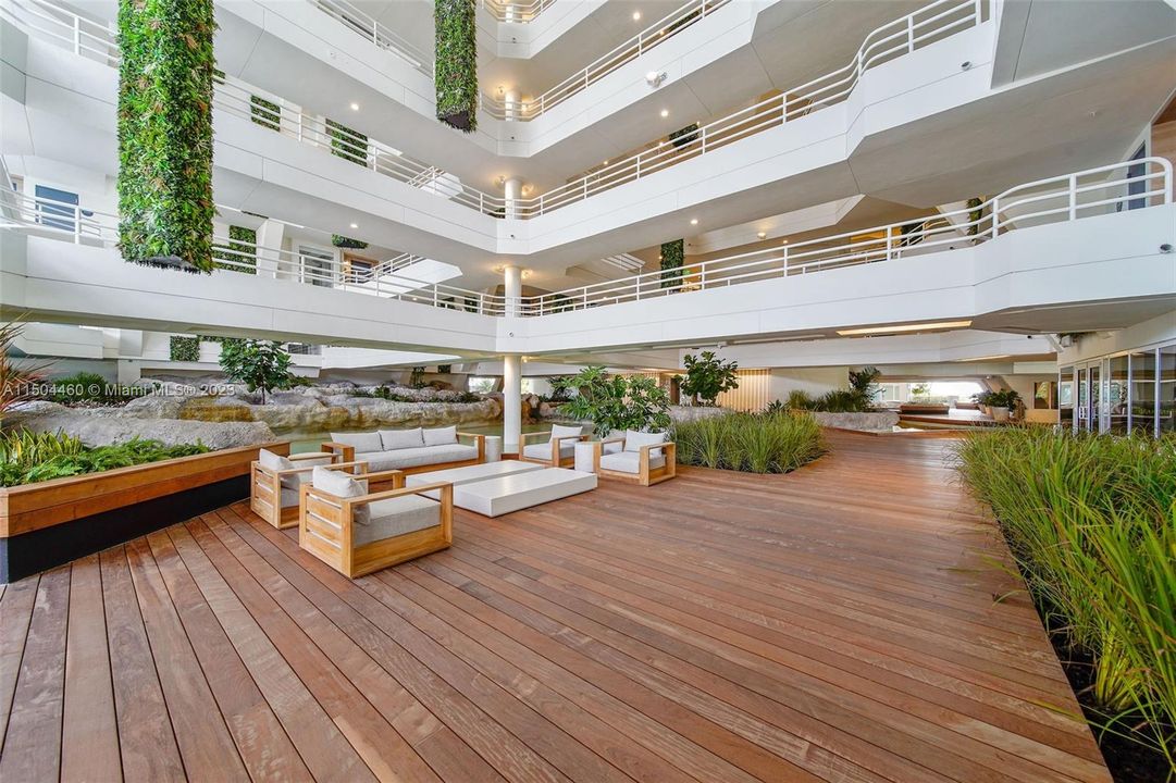 Recently Rented: $3,870 (1 beds, 1 baths, 1036 Square Feet)