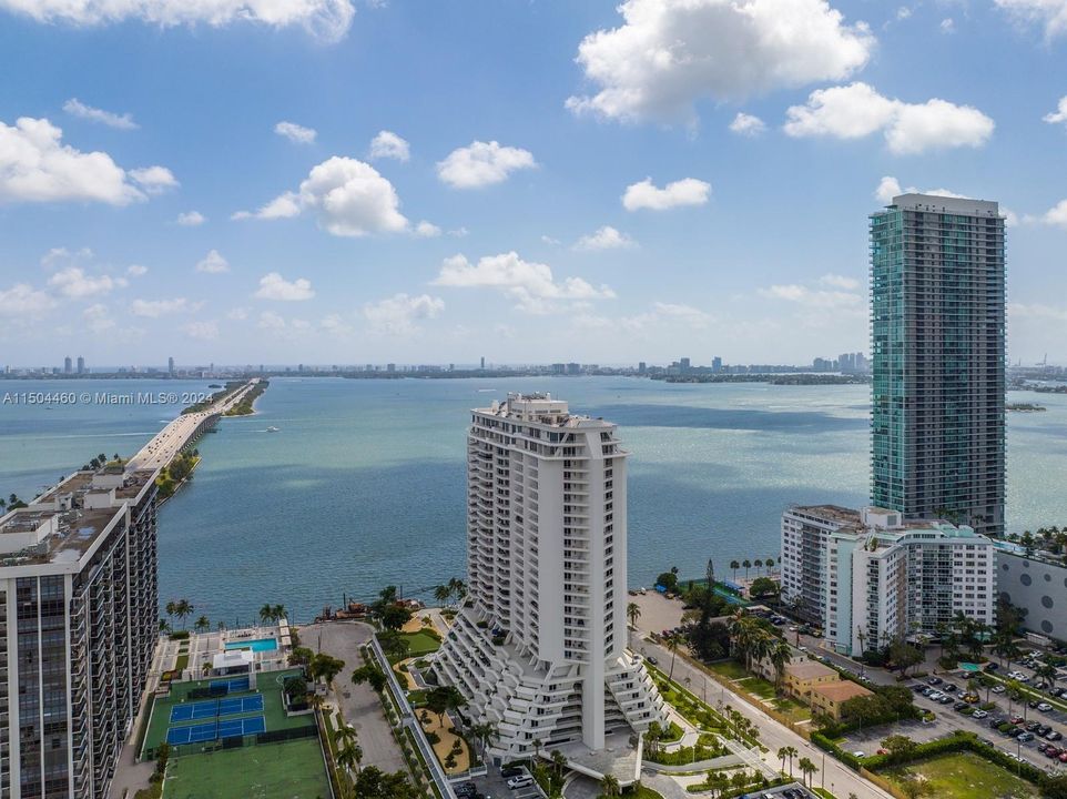 Recently Rented: $3,870 (1 beds, 1 baths, 1036 Square Feet)