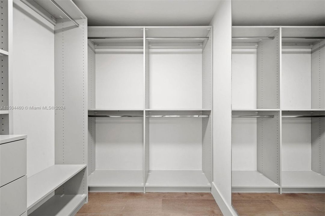 Recently Rented: $3,870 (1 beds, 1 baths, 1036 Square Feet)