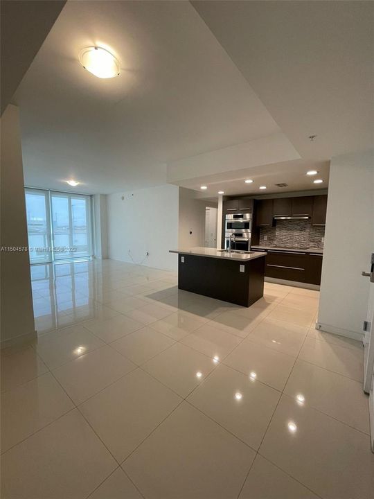 Recently Rented: $2,890 (2 beds, 2 baths, 1130 Square Feet)