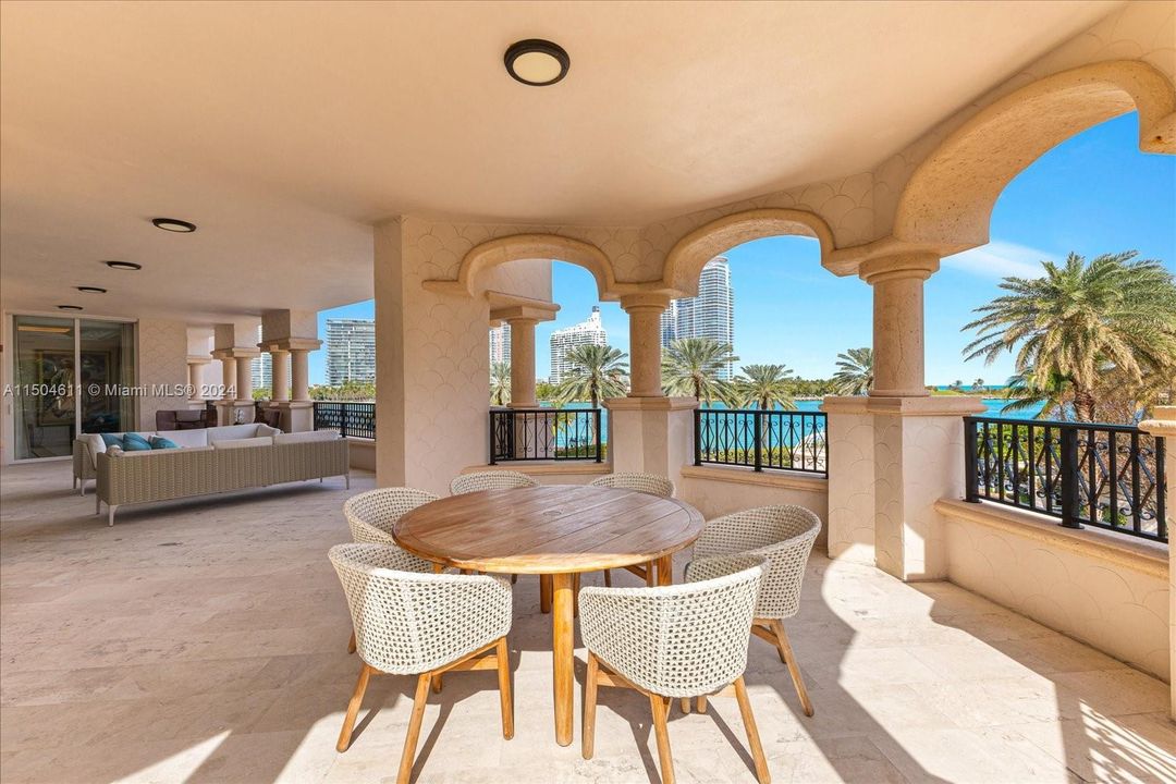 For Sale: $10,950,000 (4 beds, 4 baths, 3690 Square Feet)