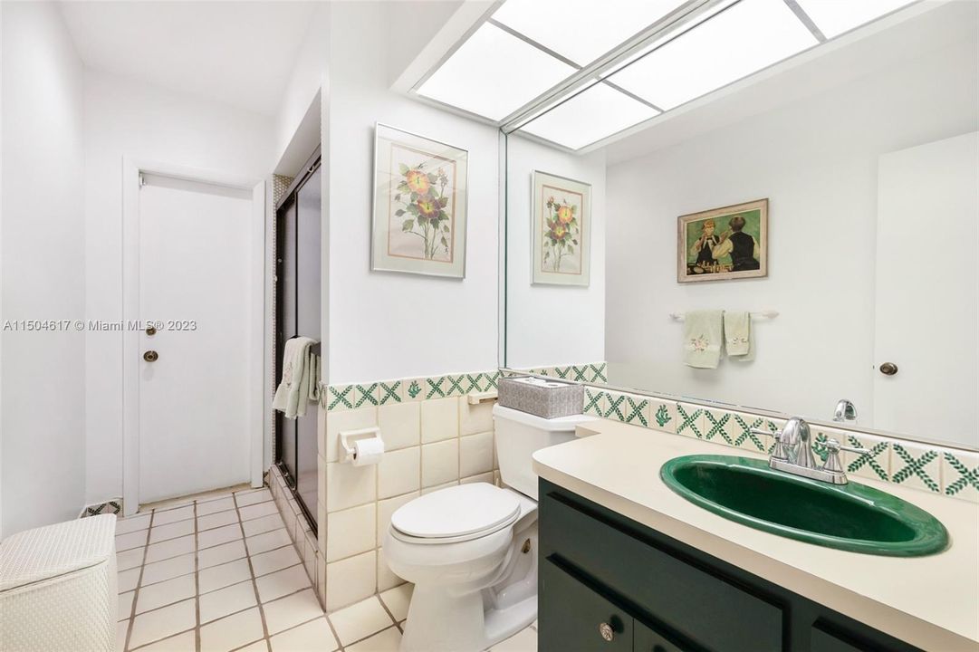 最近售出: $3,300,000 (5 贝兹, 4 浴室, 4082 平方英尺)