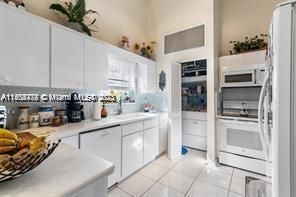 Recently Rented: $3,400 (3 beds, 2 baths, 1624 Square Feet)