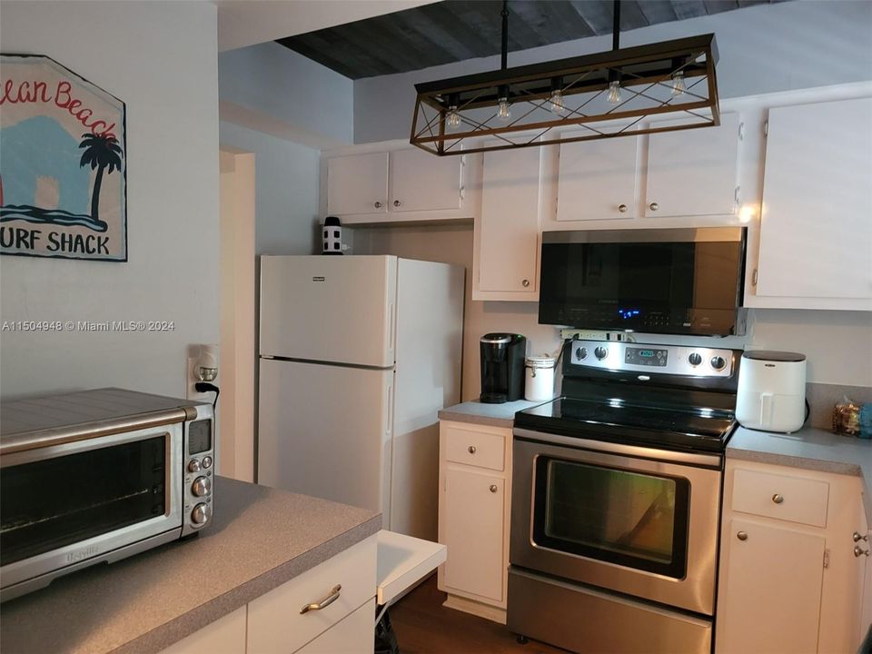 For Sale: $157,500 (2 beds, 1 baths, 910 Square Feet)