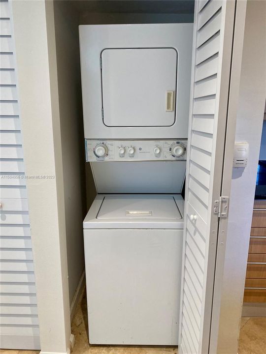 Recently Rented: $3,500 (2 beds, 2 baths, 1279 Square Feet)