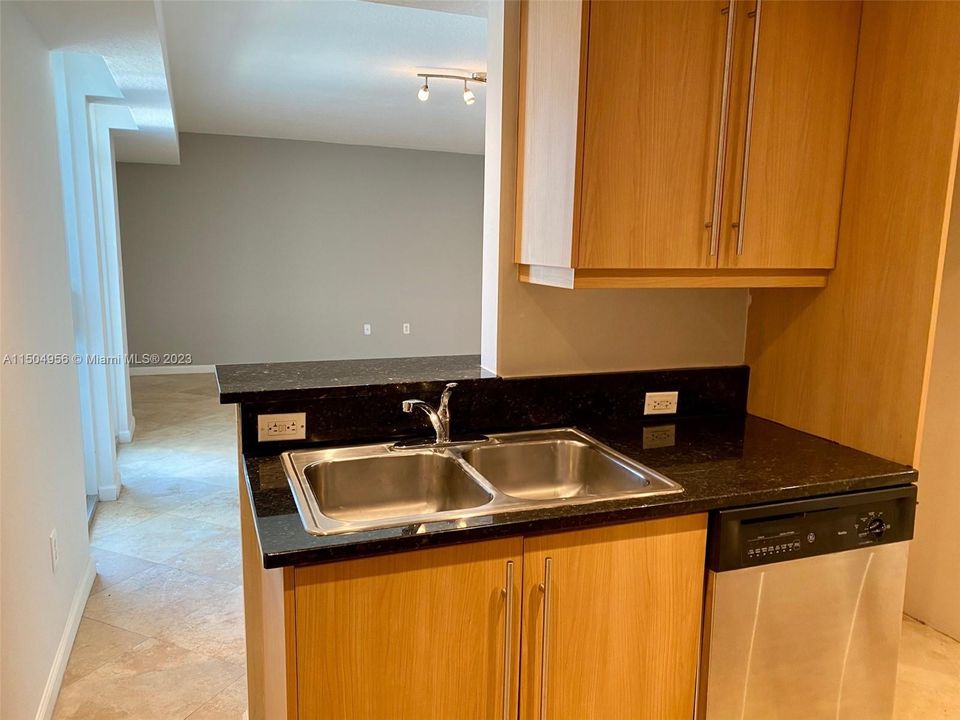 Recently Rented: $3,500 (2 beds, 2 baths, 1279 Square Feet)