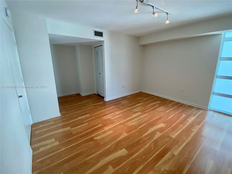 Recently Rented: $3,500 (2 beds, 2 baths, 1279 Square Feet)