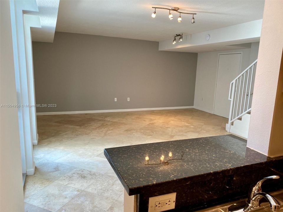 Recently Rented: $3,500 (2 beds, 2 baths, 1279 Square Feet)