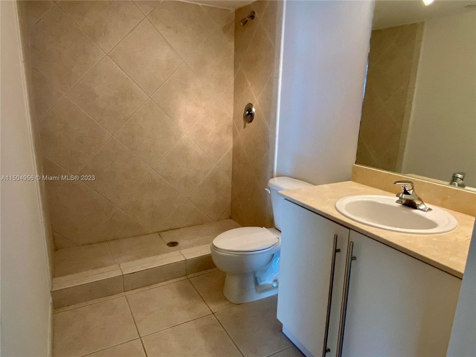 Recently Rented: $3,500 (2 beds, 2 baths, 1279 Square Feet)