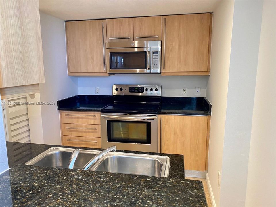 Recently Rented: $3,500 (2 beds, 2 baths, 1279 Square Feet)