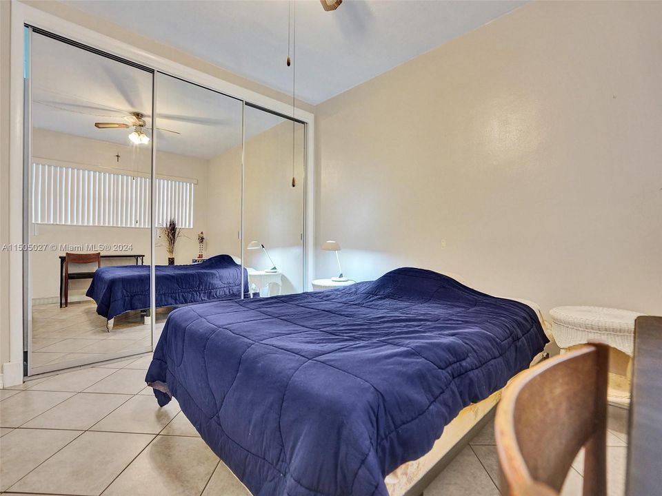 For Sale: $355,000 (1 beds, 1 baths, 560 Square Feet)