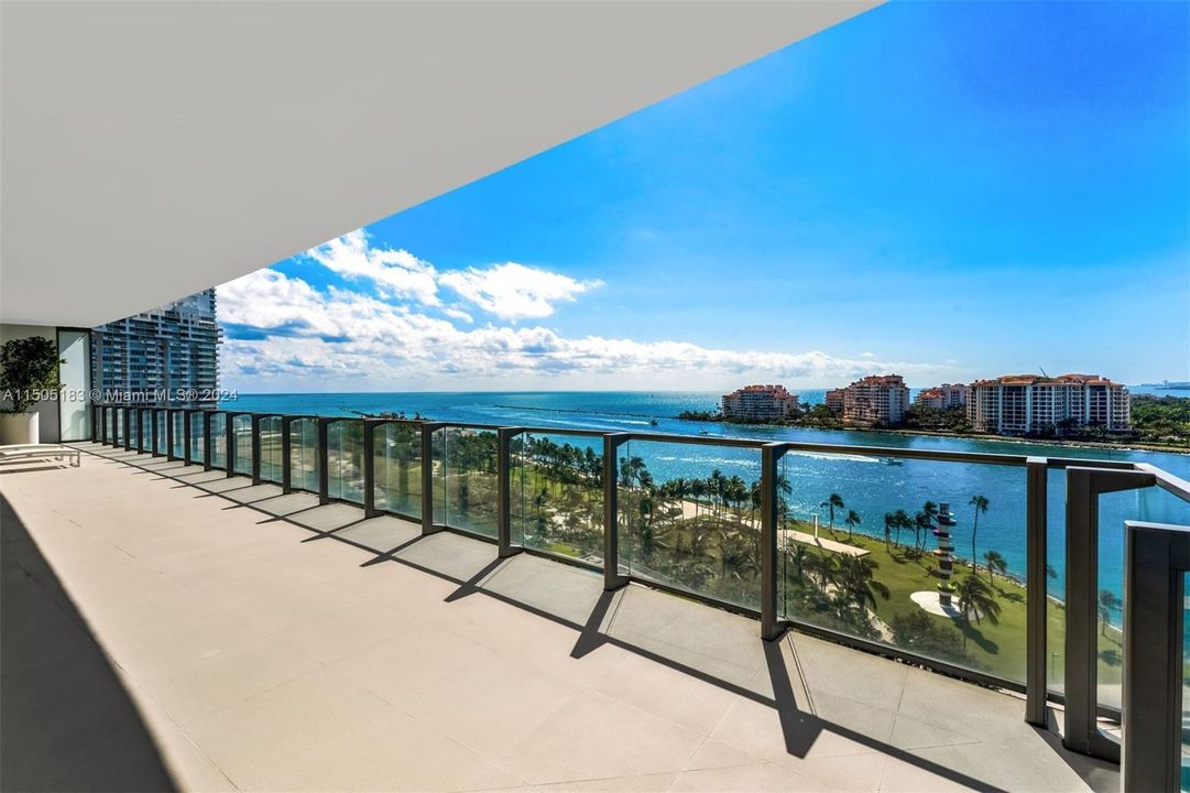 Active With Contract: $15,150,000 (4 beds, 3 baths, 4154 Square Feet)