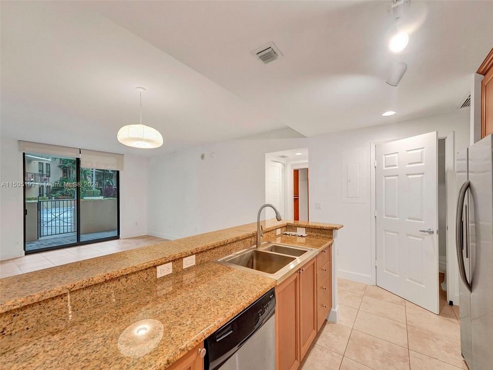 Recently Sold: $755,000 (2 beds, 2 baths, 1202 Square Feet)