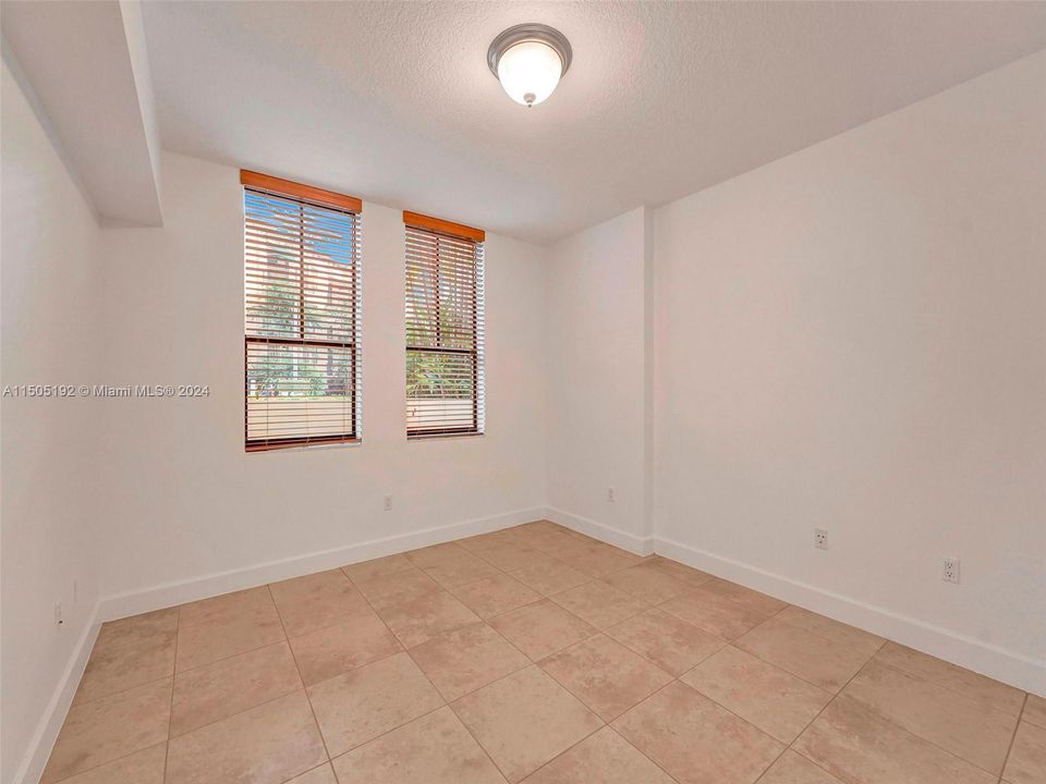 Recently Sold: $755,000 (2 beds, 2 baths, 1202 Square Feet)