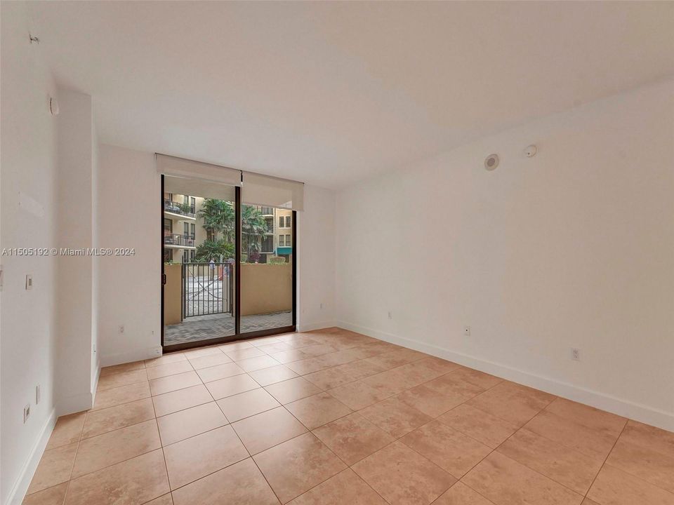 Recently Sold: $755,000 (2 beds, 2 baths, 1202 Square Feet)