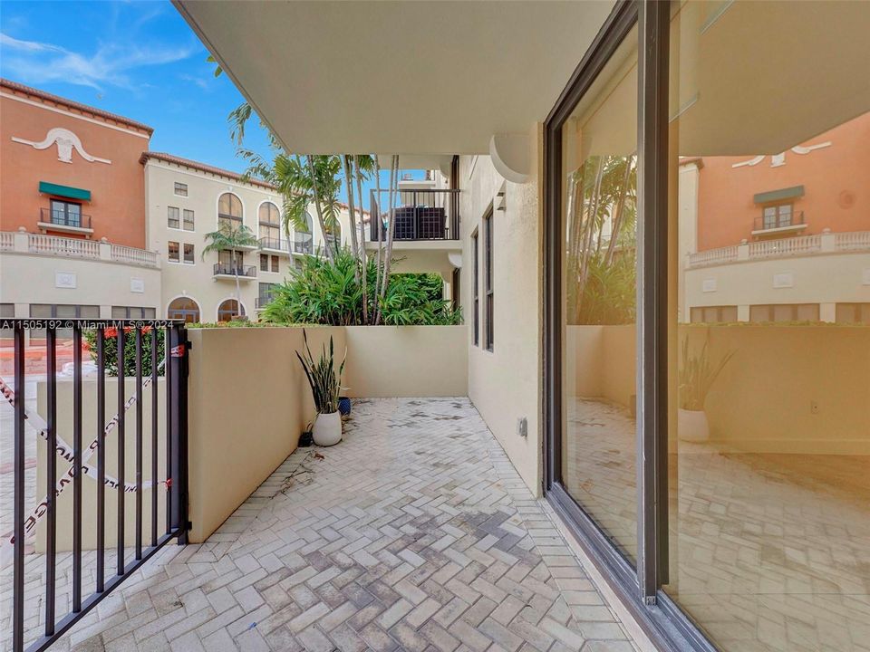 Recently Sold: $755,000 (2 beds, 2 baths, 1202 Square Feet)