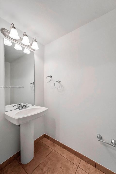 Recently Sold: $755,000 (2 beds, 2 baths, 1202 Square Feet)