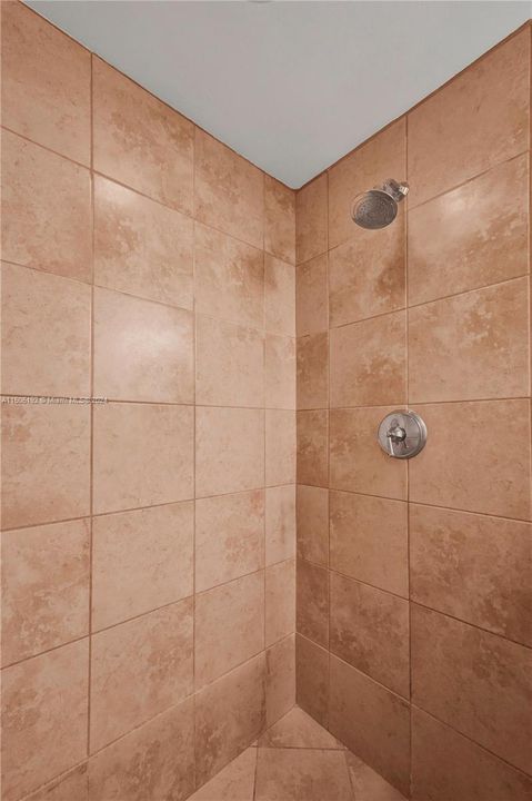 Recently Sold: $755,000 (2 beds, 2 baths, 1202 Square Feet)