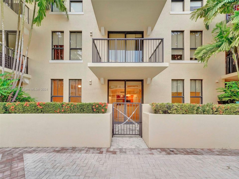 Recently Sold: $755,000 (2 beds, 2 baths, 1202 Square Feet)