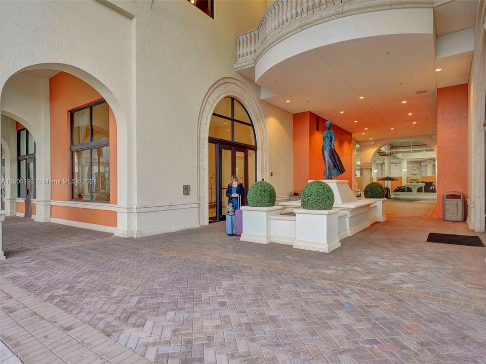 Recently Sold: $755,000 (2 beds, 2 baths, 1202 Square Feet)