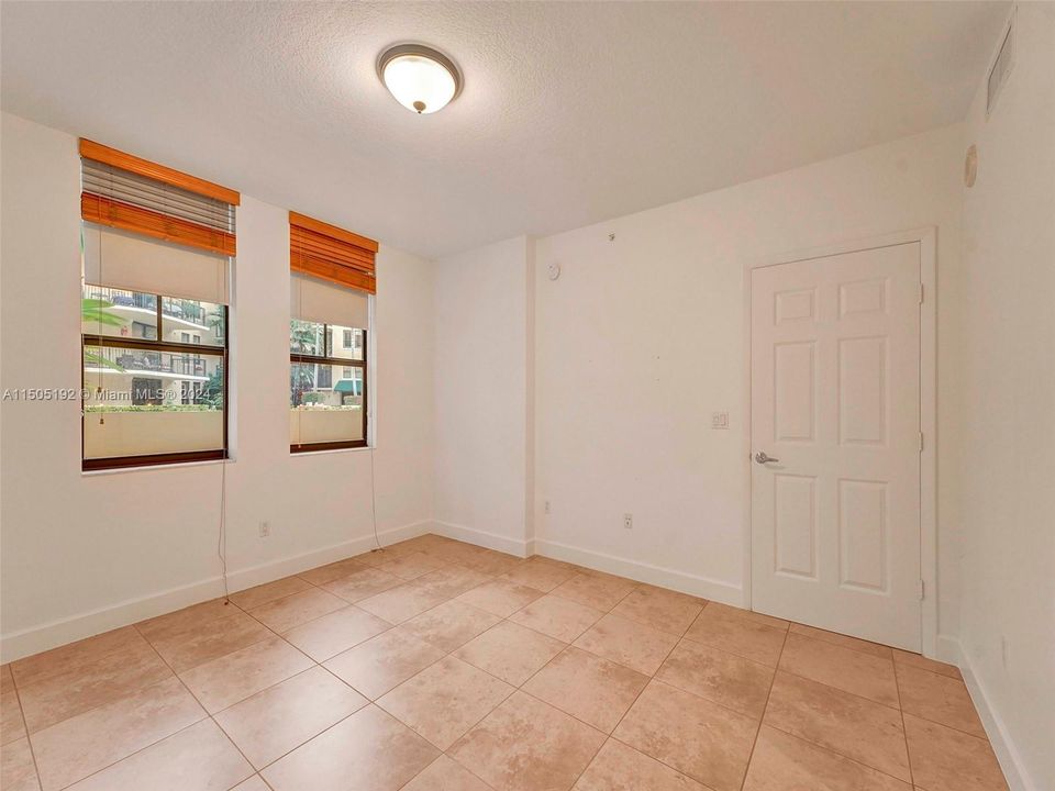 Recently Sold: $755,000 (2 beds, 2 baths, 1202 Square Feet)