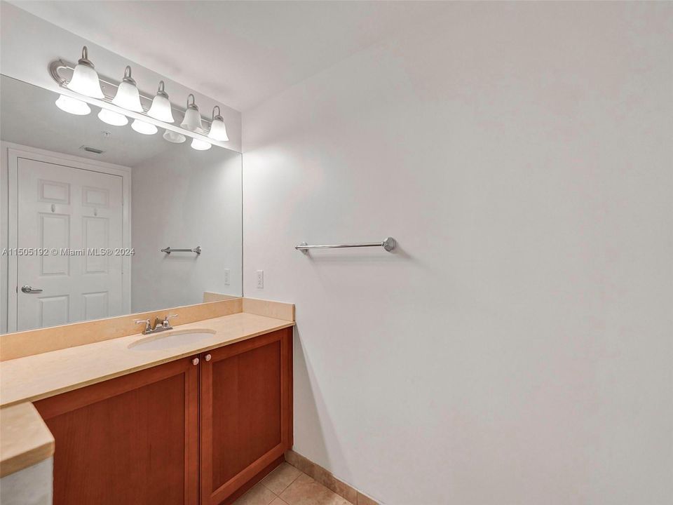 Recently Sold: $755,000 (2 beds, 2 baths, 1202 Square Feet)