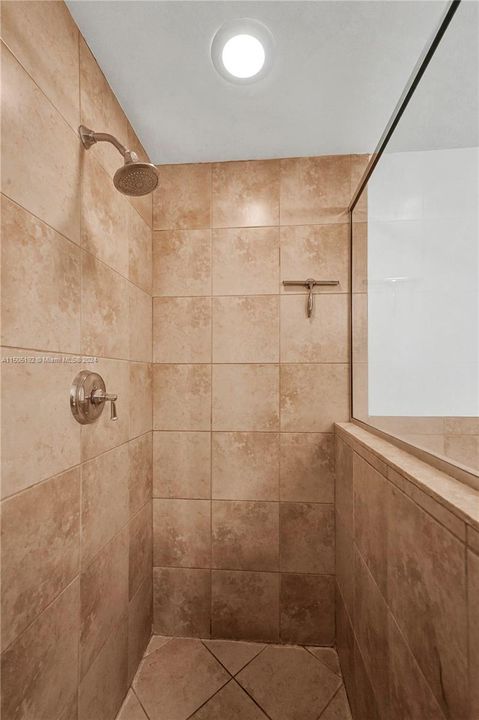 Recently Sold: $755,000 (2 beds, 2 baths, 1202 Square Feet)