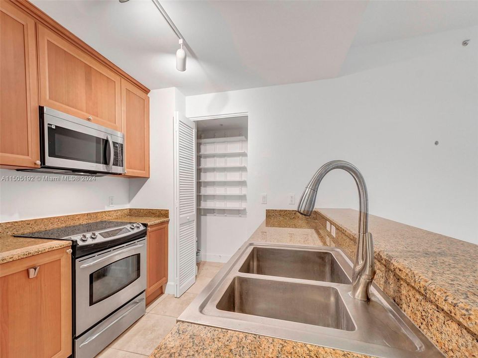 Recently Sold: $755,000 (2 beds, 2 baths, 1202 Square Feet)