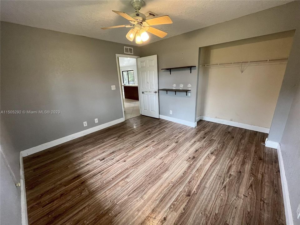 Recently Sold: $345,000 (3 beds, 2 baths, 1344 Square Feet)