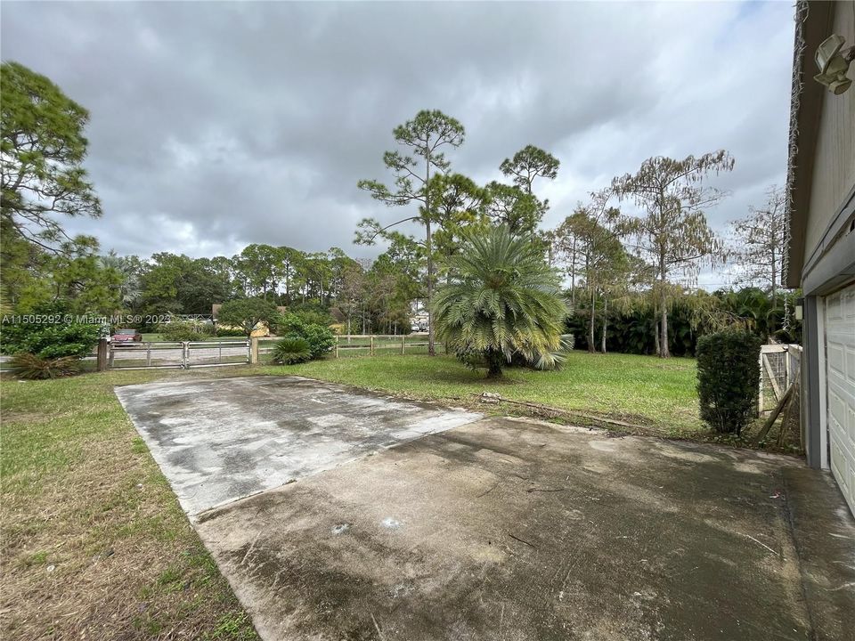 Recently Sold: $345,000 (3 beds, 2 baths, 1344 Square Feet)