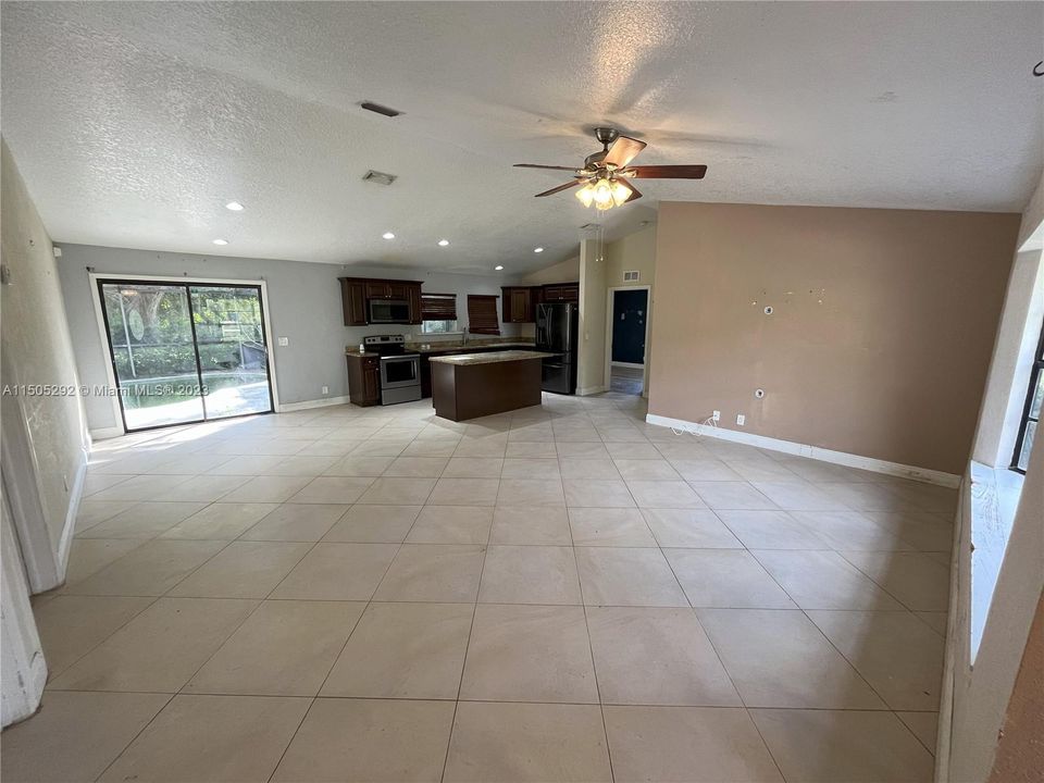 Recently Sold: $345,000 (3 beds, 2 baths, 1344 Square Feet)