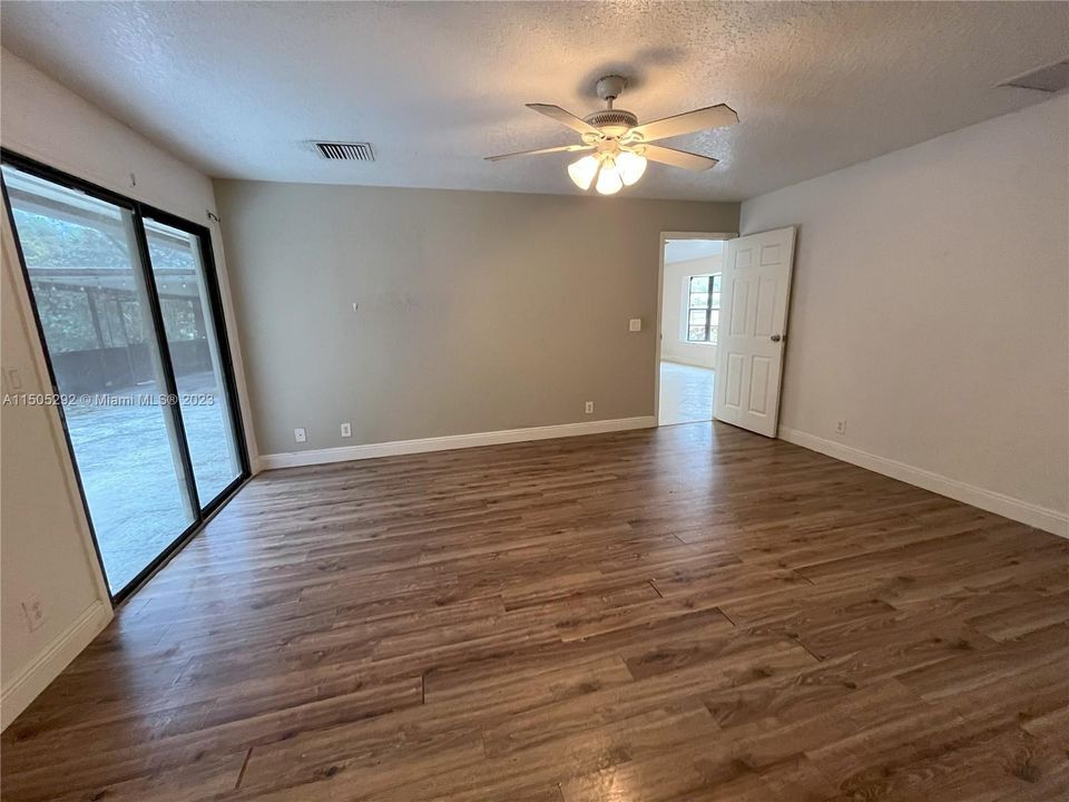 Recently Sold: $345,000 (3 beds, 2 baths, 1344 Square Feet)