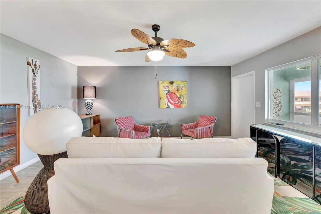 Active With Contract: $107,500 (1 beds, 1 baths, 720 Square Feet)