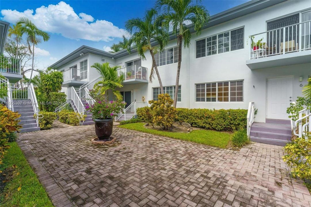 Recently Rented: $2,750 (2 beds, 2 baths, 1092 Square Feet)