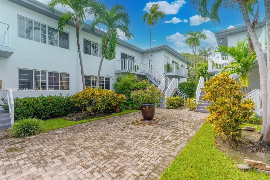 Recently Rented: $2,750 (2 beds, 2 baths, 1092 Square Feet)