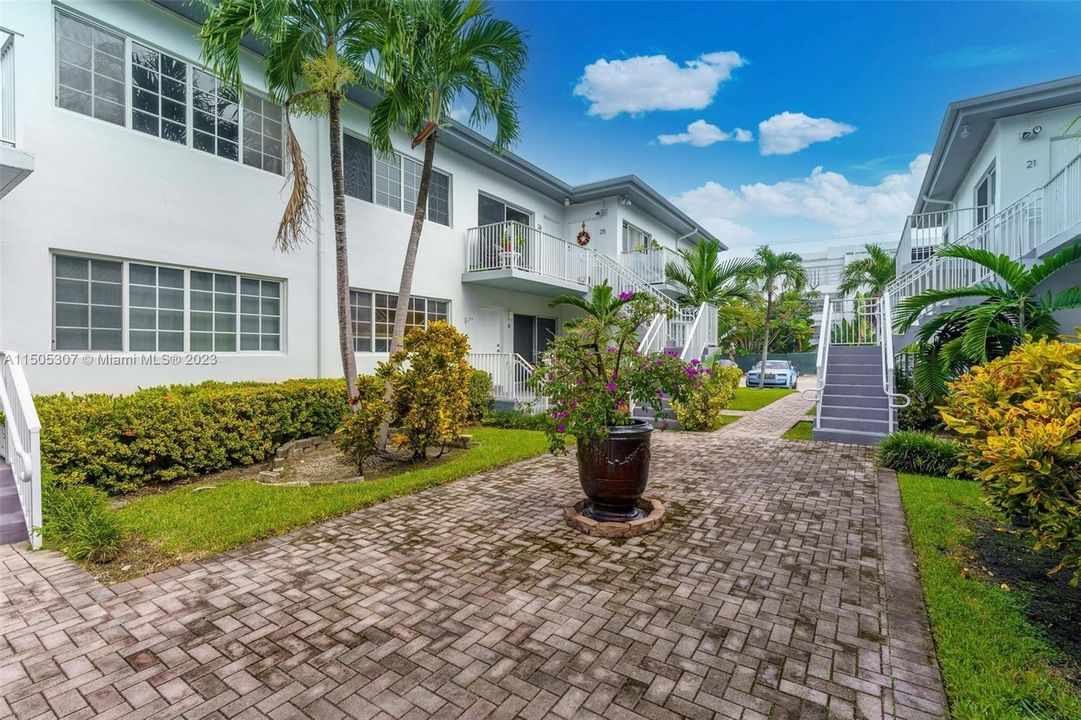 Recently Rented: $2,750 (2 beds, 2 baths, 1092 Square Feet)