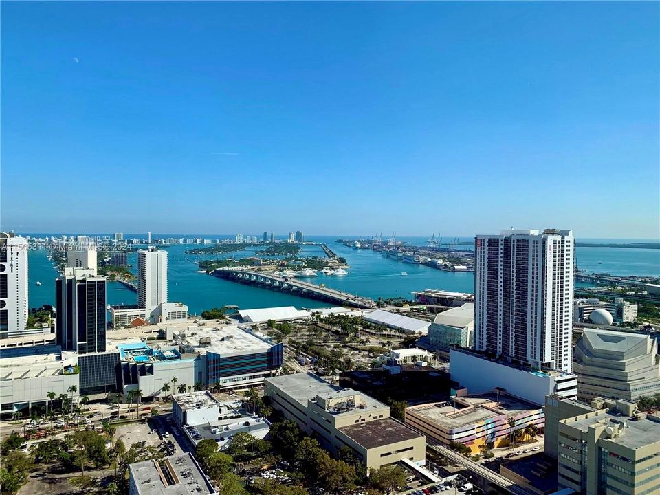 Stunning Biscayne views from this beautiful unit for Sale at Canvas Down Town Miami by Andrea Guzman