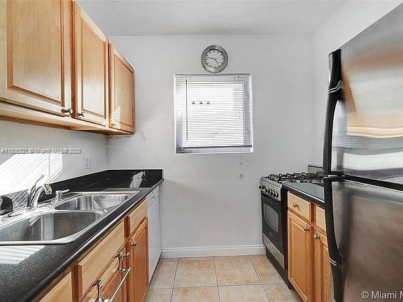 Active With Contract: $219,000 (0 beds, 1 baths, 471 Square Feet)