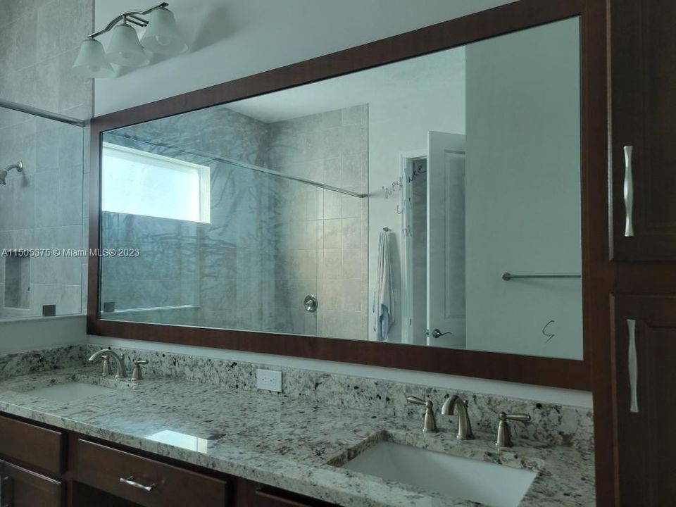 最近租的: $3,600 (3 贝兹, 2 浴室, 2322 平方英尺)