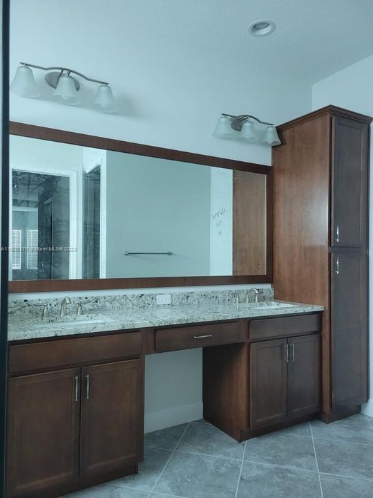 最近租的: $3,600 (3 贝兹, 2 浴室, 2322 平方英尺)