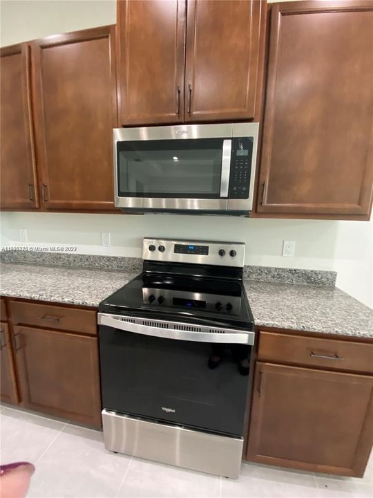 最近租的: $3,600 (3 贝兹, 2 浴室, 2322 平方英尺)