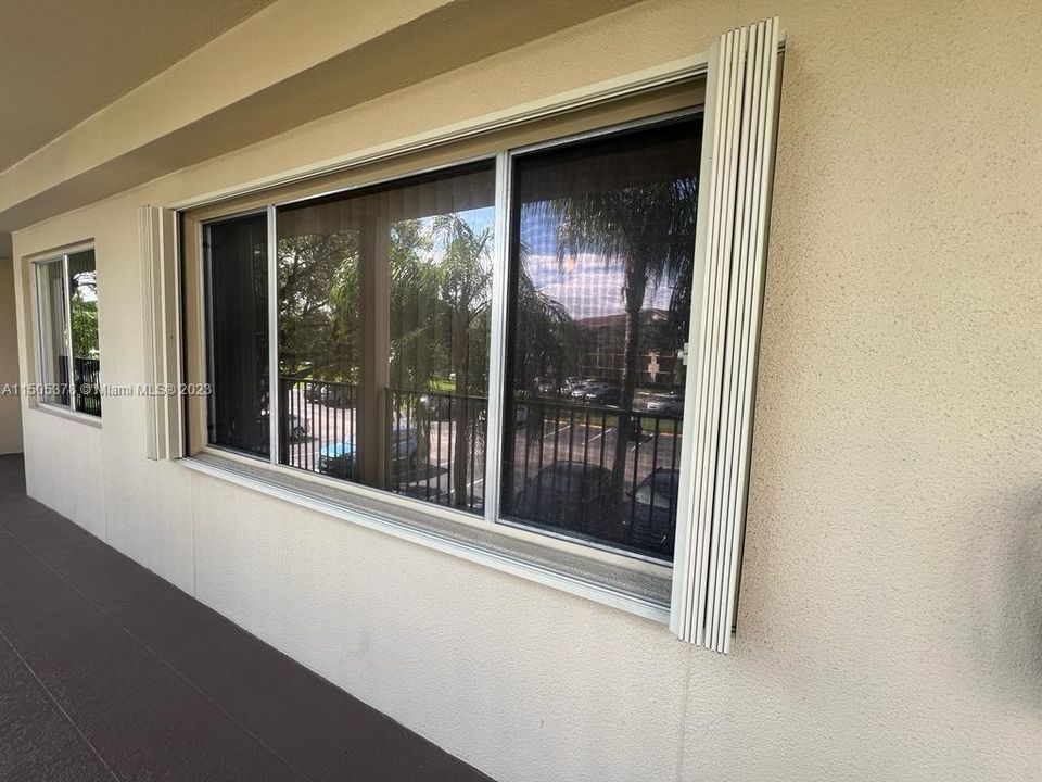 Recently Rented: $1,775 (1 beds, 1 baths, 1056 Square Feet)