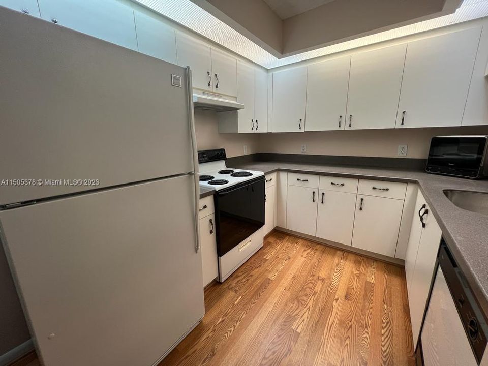 Recently Rented: $1,775 (1 beds, 1 baths, 1056 Square Feet)