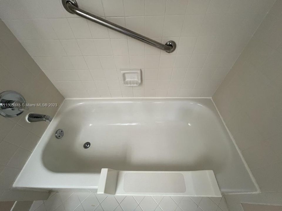 Recently Rented: $1,775 (1 beds, 1 baths, 1056 Square Feet)