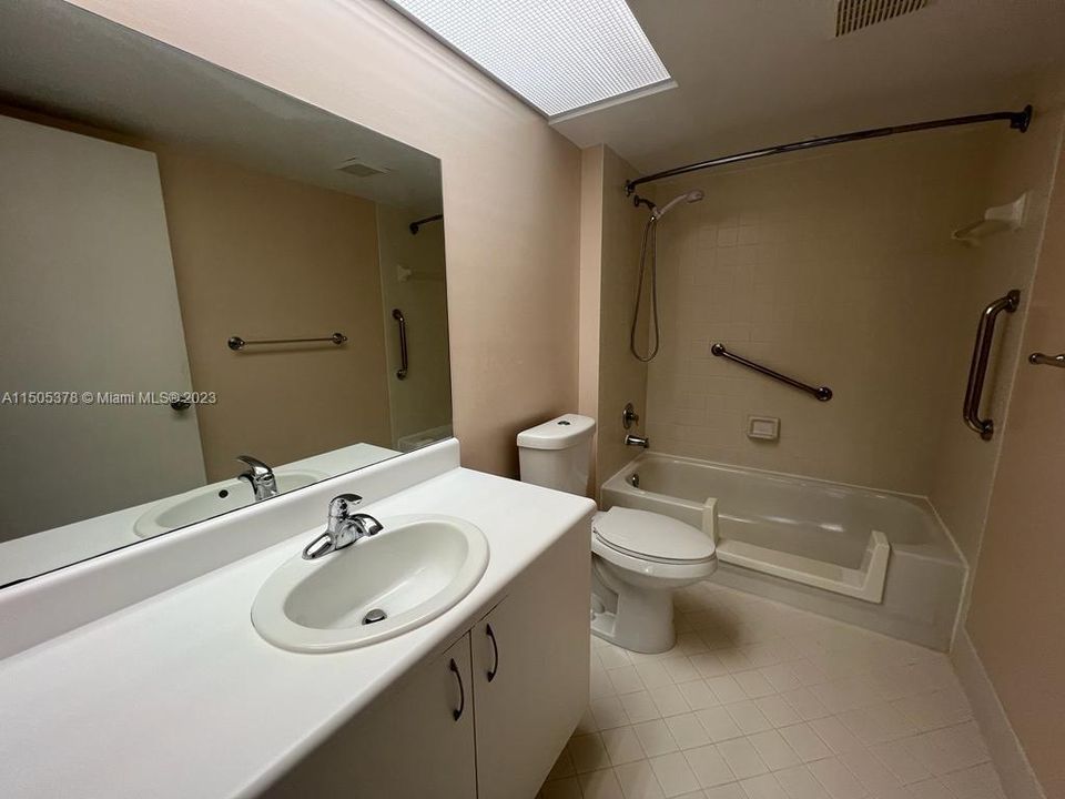 Recently Rented: $1,775 (1 beds, 1 baths, 1056 Square Feet)