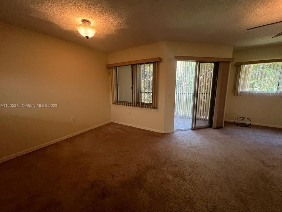 Recently Rented: $1,775 (1 beds, 1 baths, 1056 Square Feet)