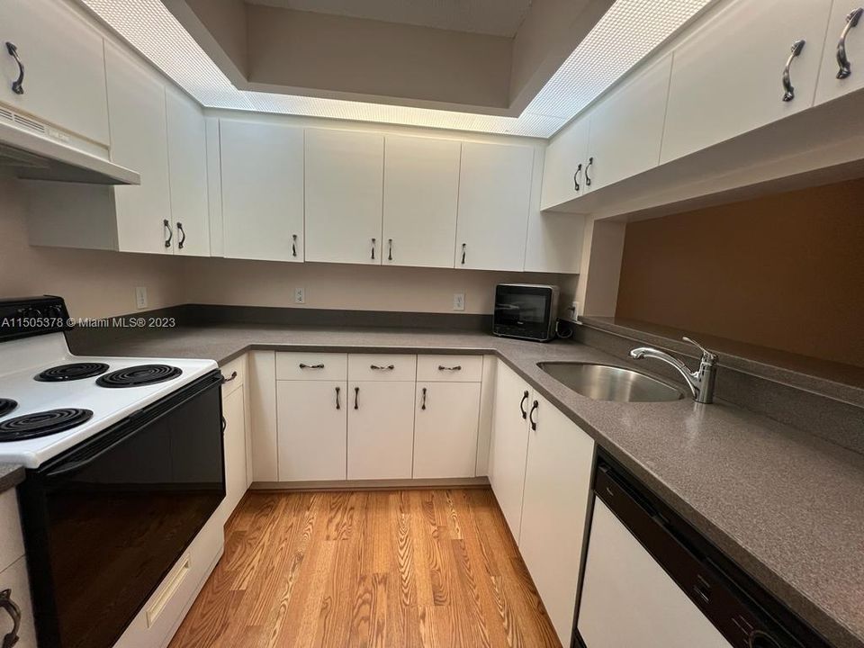 Recently Rented: $1,775 (1 beds, 1 baths, 1056 Square Feet)