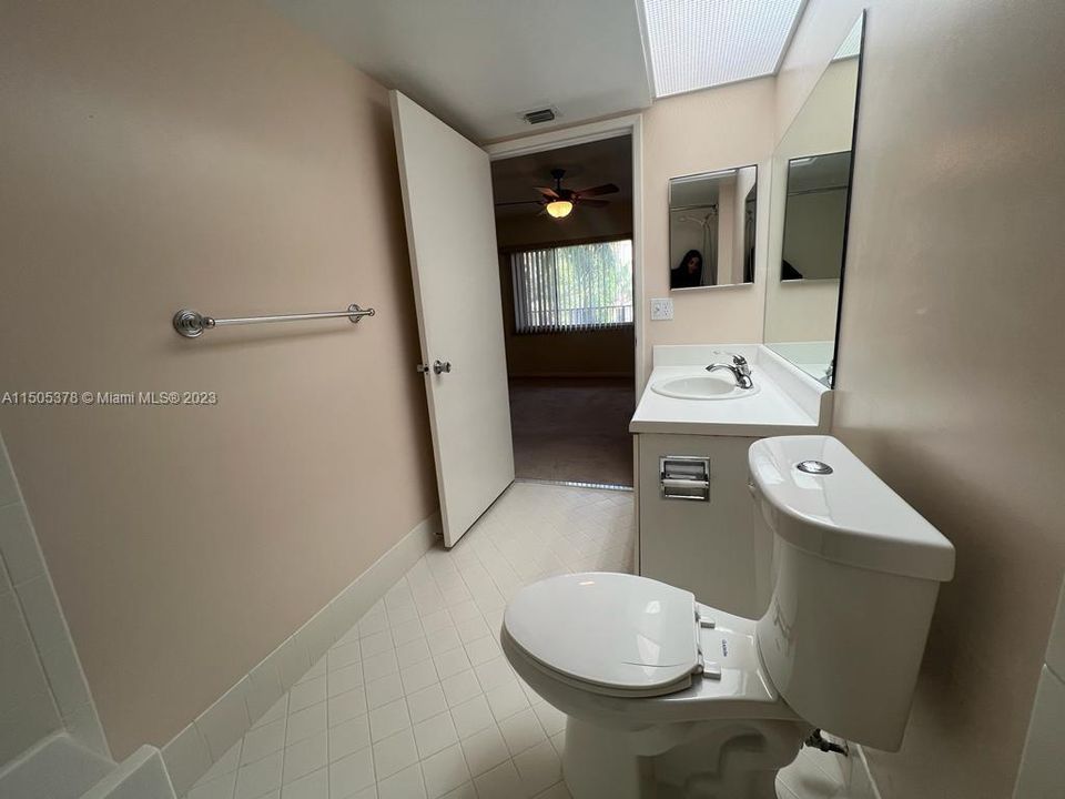 Recently Rented: $1,775 (1 beds, 1 baths, 1056 Square Feet)